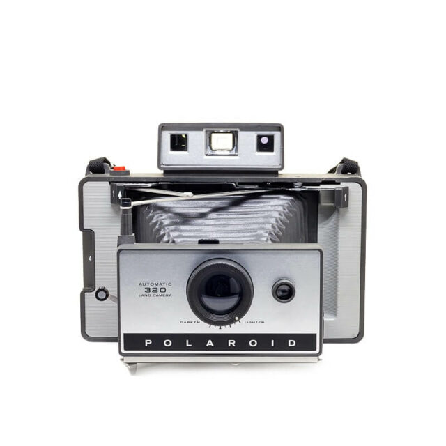 Polaroid_Land_Camera_320_b